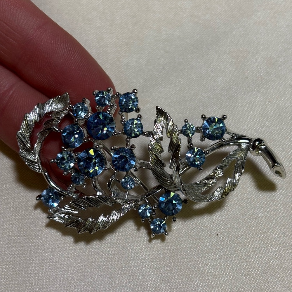 Mid Century Modern Silver Blue Rhinestone Floral Brooch - Picture 4 of 6